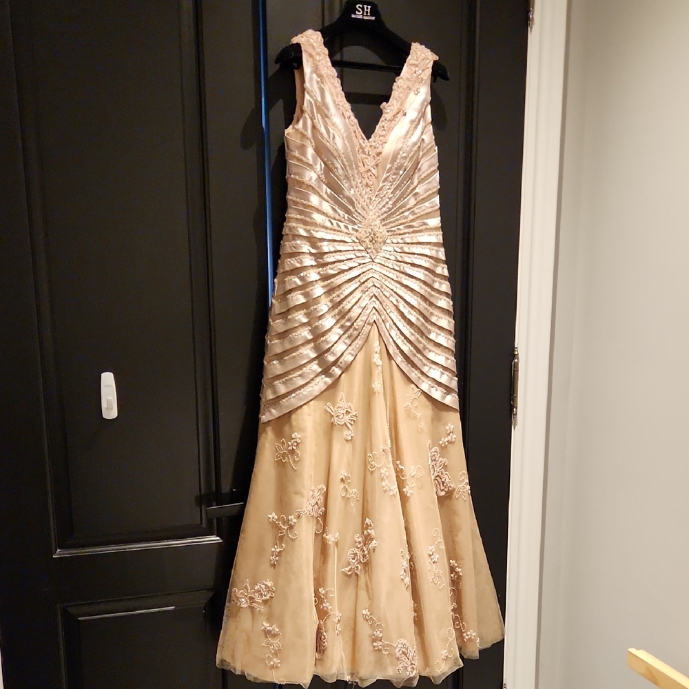 Mermaid Style Fully Lined Elegant Gown With Satin, Toule, Sequins And Beading